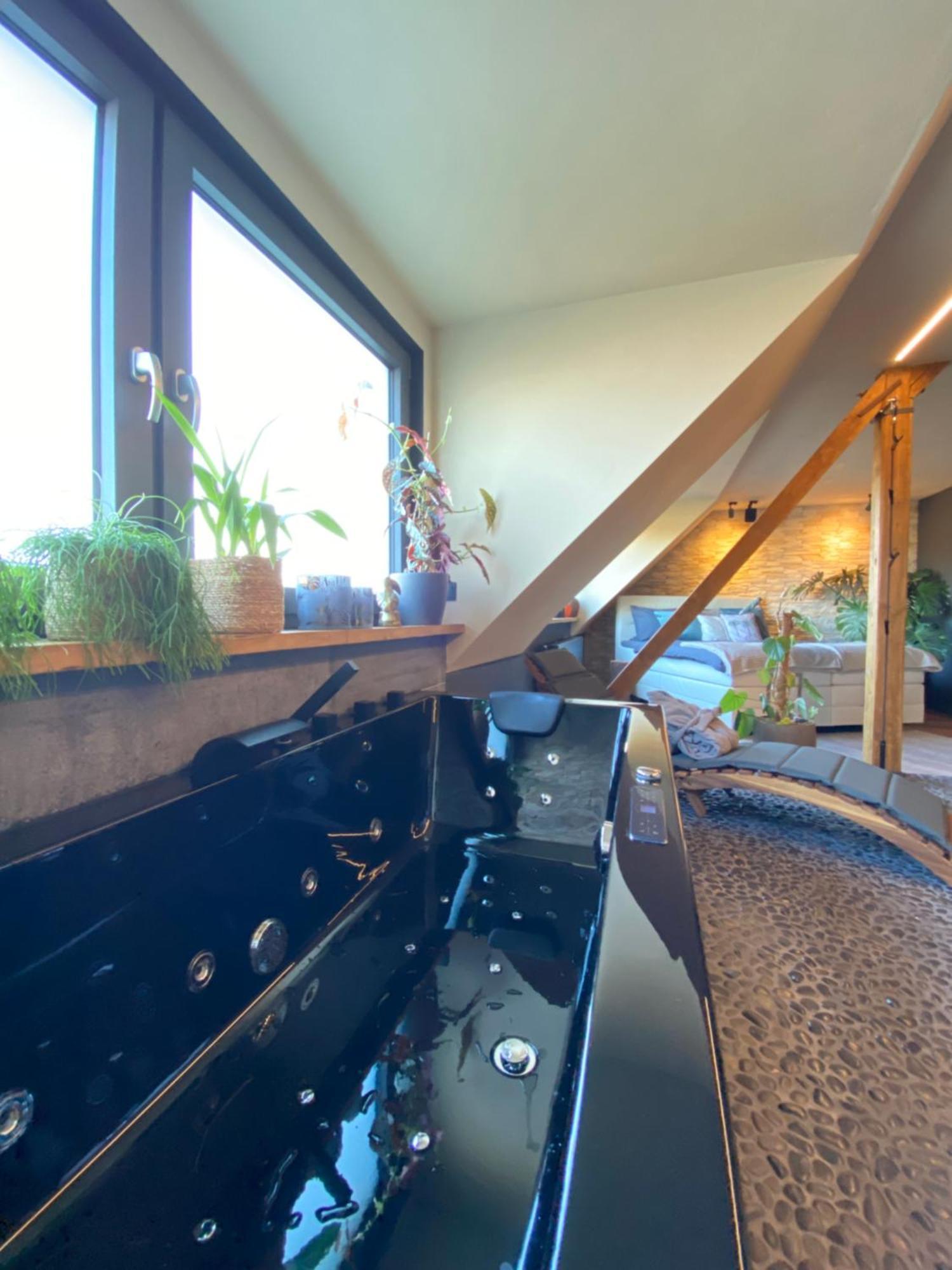 Private Wellness Suiten Mit Whirlpool 埃森 外观 照片